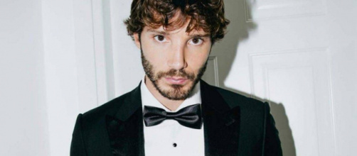 Stefano De Martino prova a dimenticare Belen: complicità in barca con la campana Fortuna.