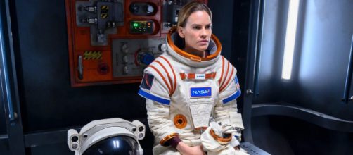 Hilary Swank vive uma astronauta na série da Netflix 'Away'. (Arquivo Blasting News)