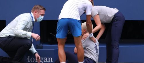 Us Open, Djokovic colpisce giudice di linea con una pallata ed è squalificato dal torneo.