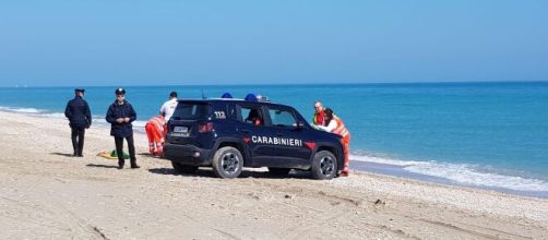 Lecce, 62enne perde la vita in spiaggia a Torre Chianca davanti agli amici.