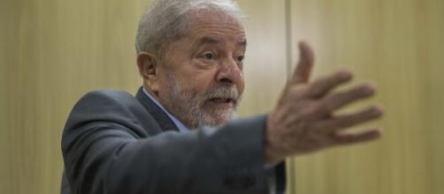 Lula afirma que Bolsonaro converteu o coronavírus em arma de destruição. (Arquivo Blasting News)