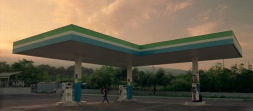 Una delle immagini del cortometraggio di Olga Torrico 'Gas Station'.