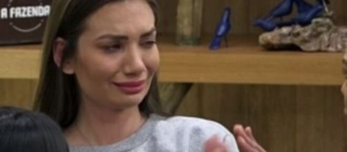 Stefani caiu foi as lágrimas em "A Fazenda 12". (Reprodução/Record TV)