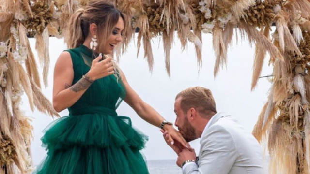 Après un an et demi de relation et une demande en mariage, Hilona annonce sa rupture définitive avec Julien Bert.