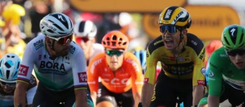 Sagan e van Aert nel finale dell'11° tappa del Tour de France.