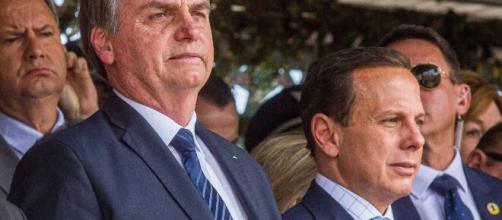 Bolsonaro ironiza vacina, e Doria rebate 'brincando de ser presidente'. (Arquivo Blasting News)