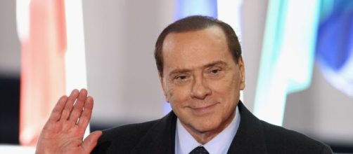 Berlusconi ricoverato per problemi cardiaci, lui dall'ospedale: 'Sono in buone condizioni'.