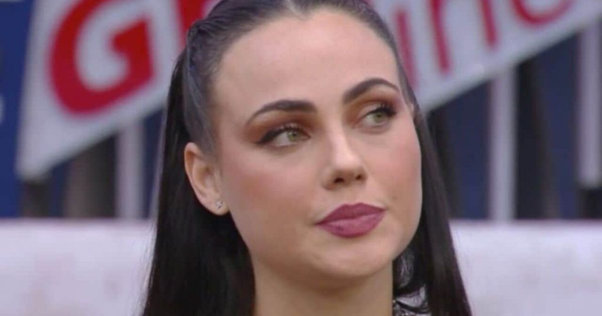 GF Vip, Rosalinda si lamenta del fidanzato 'Poteva venire qui, lo so