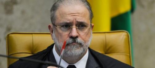 Cresce pressão por responsabilizar Bolsonaro por Manaus e ideia de impeachment volta a ser aventada. (Agência Brasil)