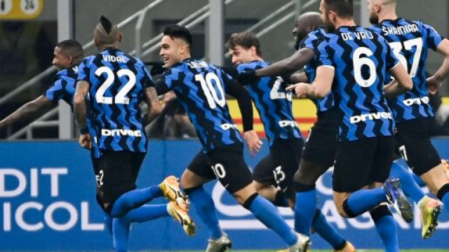 Inter-Juventus 2-0: goal di Vidal e Barella.