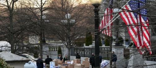 Las pertenencias de Donald Trump son empaquetadas en cientos de cajas