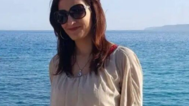 Lecce: donna di 26 anni muore cadendo dalla scala mentre lavorava.