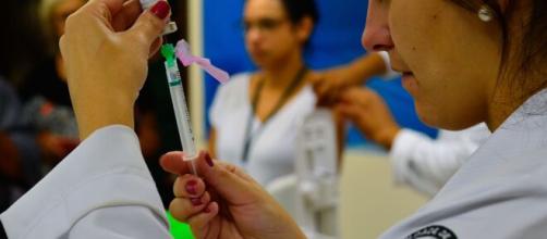 Brasil começou há pouco sua campanha de vacinação. (Arquivo Blasting News)