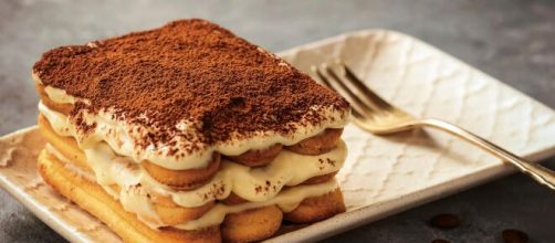 Il tiramisù classico e con crema al pistacchio.