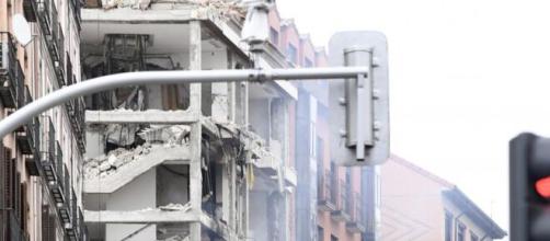 Una explosión en el centro de Madrid deja tres muertos por el momento.