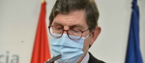 El consejero de Salud Manuel Villegas dimite tras el escándalo de las vacunas