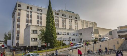 El personal médico del Hospital Reina Sofía ha despedido a Vicente entre aplausos tras recibir el alta