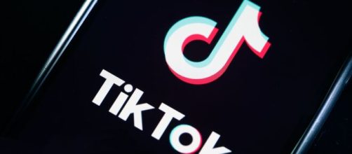 Palermo: bambina di dieci anni in rianimazione dopo una sfida su TikTok.