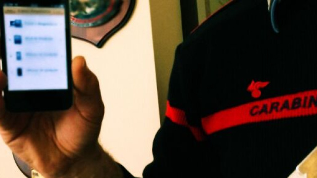 I carabinieri hanno svolto le indagini e sequestrato il telefono del 20enne.
