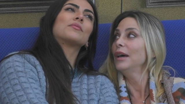 Grande Fratello Vip, Salemi spiazza Stefania: 'Sei bella e sexy, avrei voglia di baciarti'.