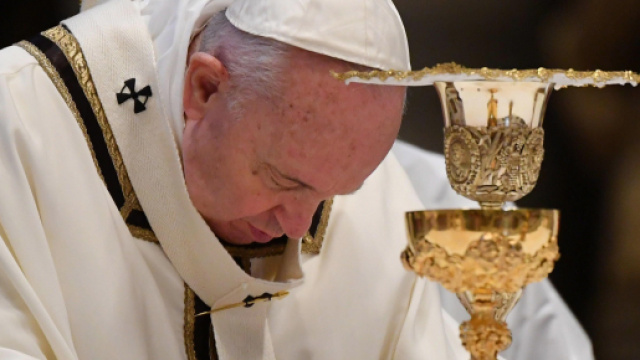 Il papa ai giornalisti: 'Raccontare la vita concreta, no all’informazione fotocopia'.