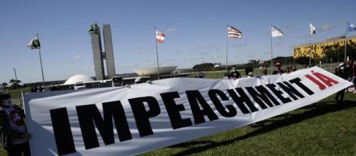Manifestantes fazem carreatas por impeachment de Bolsonaro pelo país. (Arquivo Blasting News)