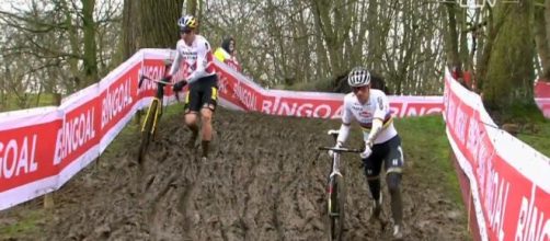 Mathieu Van der Poel e Wout van Aert impegnati nel ciclocross di Overijse.