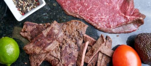 As carnes são ótimas fontes de ferro. (Arquivo Blasting News)