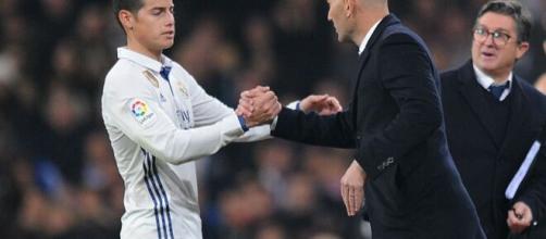Zidane viveu rota de colisão com James Rodriguez. (Arquivo Blasting News)