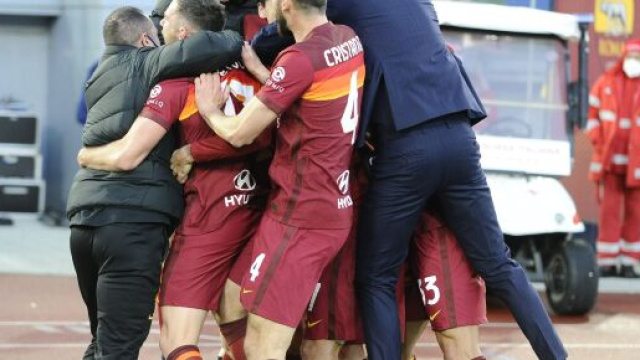 Pellegrini 'carica sulle sue spalle' la Roma.