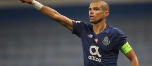 Pepe vuelve a liarla en el Porto