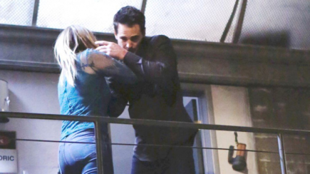 Beautiful: Hope spinge Thomas in una vasca piena di acido.