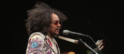 5 músicas de sucesso de Chico César