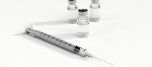 Il vaccino AstraZeneca ha ricevuto l'ok da Aifa.