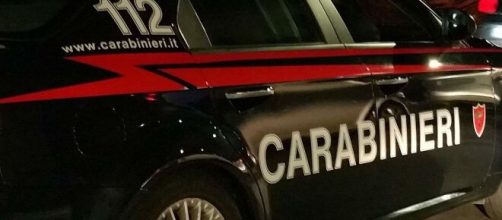 L'arrivo dei carabinieri ha messo fine alla lite tra padre e figlio.