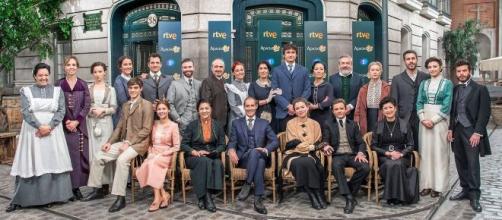 Il cast di Una Vita, soap opera scritta spagnola