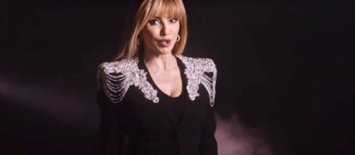 Il Cantante Mascherato 2021 primo eliminato.