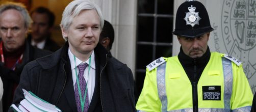 Las autoridades inglesas temen que Julian Assange atente contra su propia vida si es extraditado