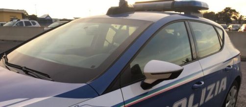 Latina, resti umani trovati sulla spiaggia: indagini in corso.