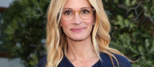 Julia Roberts non rinuncia alla sua bellezza naturale e conquista copertine in tutto il mondo.