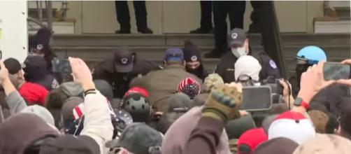 Trump supporters break through security outside the Capitol building in Washington, DC. ©Capture AFP YouTube video