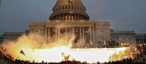 La violenta toma del Capitolio de los Estados Unidos por ultra partidarios de Donald Trump.