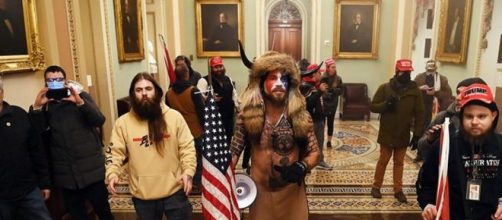 Washington, manifestanti pro-Trump irrompono nel Campidoglio.