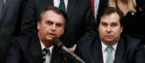 Bolsonaro diz que Maia e o PT são bem parecidos. (Arquivo Blasting News)