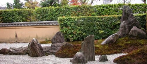 il giardino zen di roccia e sabbia in Giappone