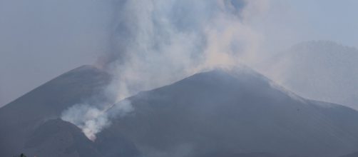 La lava del volcán de La Palma cubrió 595 hectáreas y atravesó diversas zonas de cultivo (Twitter @involcan)