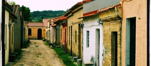 Moltissimi paesi in Sardegna sono pieni di case vuote.