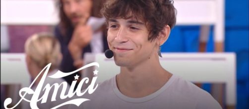 Amici, spoiler riprese 13 ottobre: Alex vince l'inedita prova cantanti, Giacomo rischia.