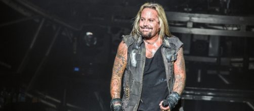 Incidente sul palco per Vince Neil dei Mötley Crüe: il musicista è stato ricoverato in ospedale