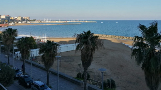 Crotone, danni e furti in due attivit&agrave; commerciali della citt&agrave;.